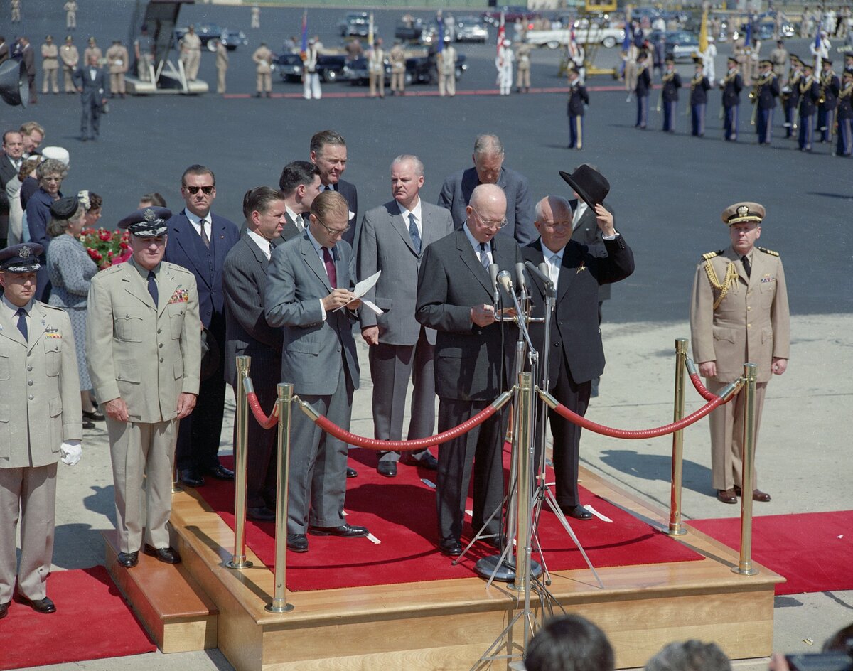 Приезд в сша. Хрущев визит в США 1959. Хрущев и Эйзенхауэр в США 1959. Первый визит Хрущева в США. Визит Эйзенхауэр Хрущев.