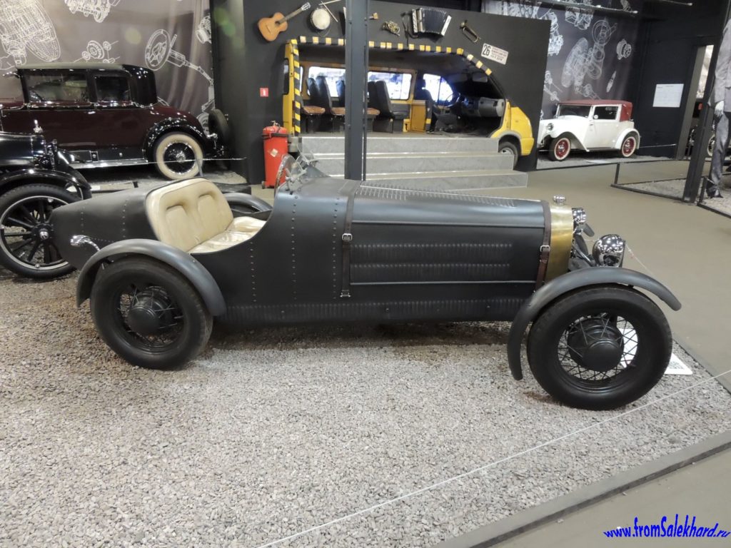 Автомобиль Bugatti Type 35 Replica