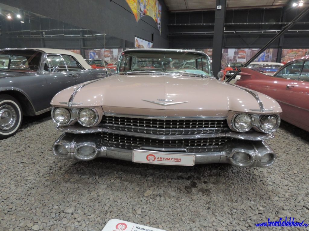 Автомобиль Cadillac De Ville sedan