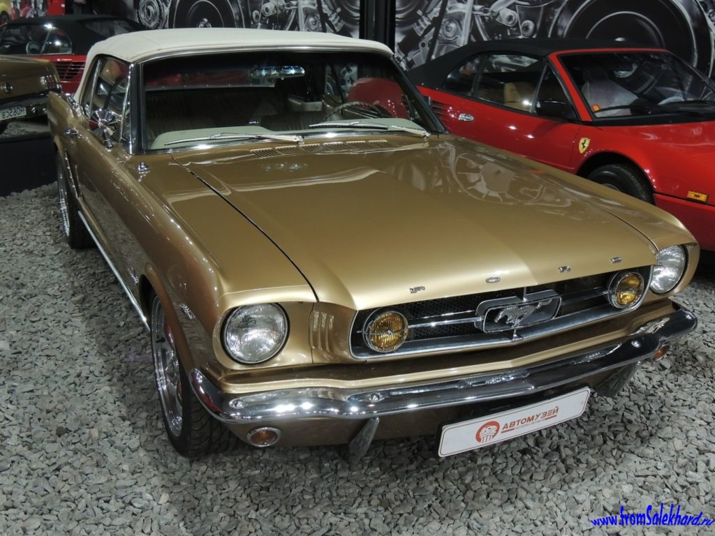 Автомобиль Ford Mustang