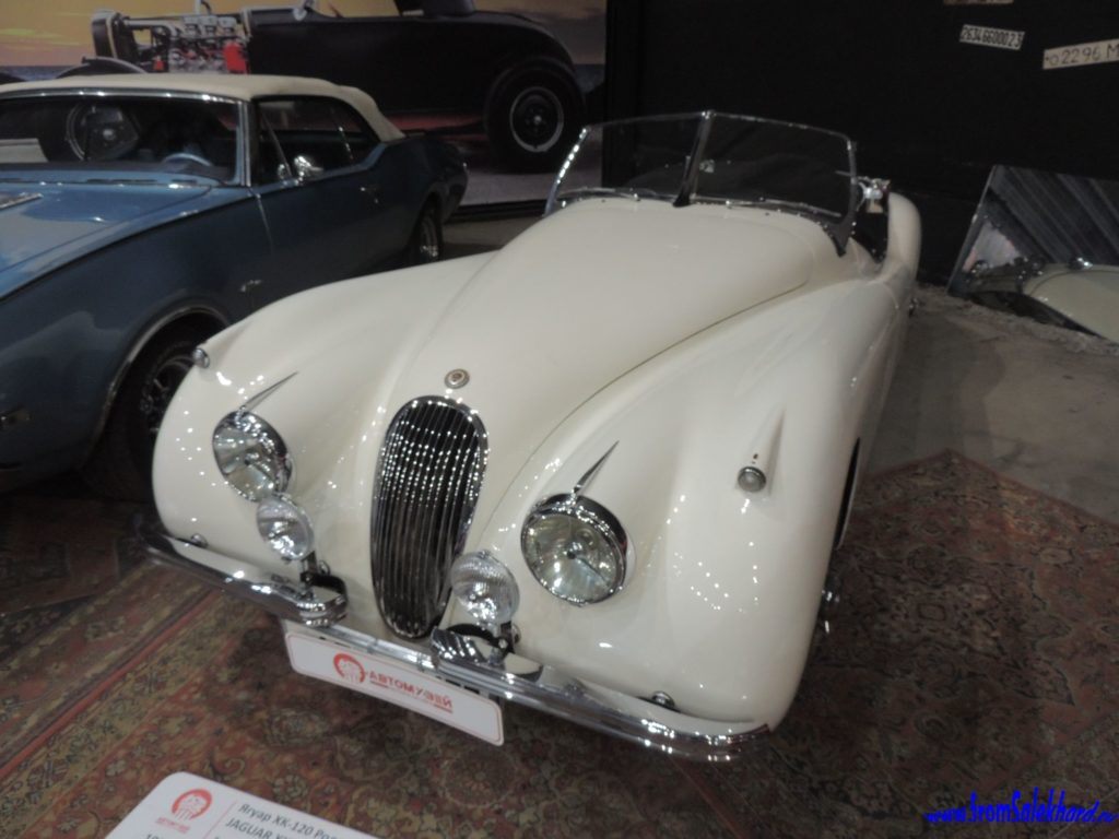 Автомобиль Jaguar XK120 Roadster