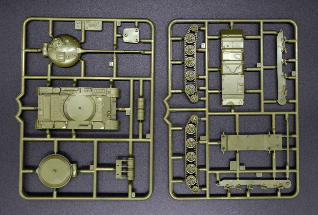 Releases the Soviet T-62 MBT in 1/100 scale.