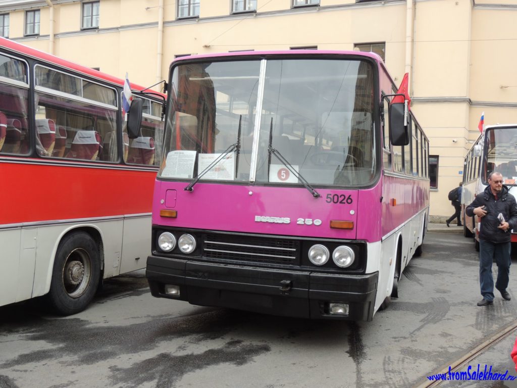 Автобус Ikarus-250.93