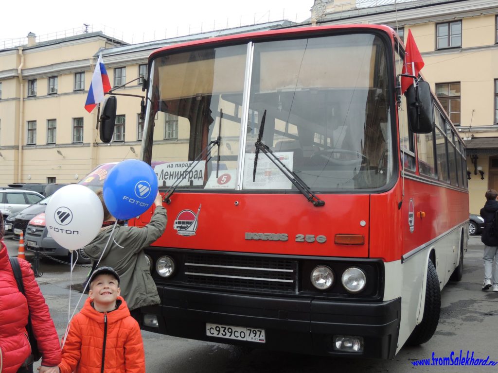 Автобус Ikarus-256